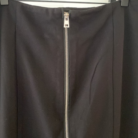 Black Zipper Pencil Skirt - Picture 2 of 6